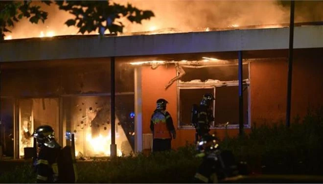 Γαλλία: Νύχτα κόλασης στη Νάντη μετά τον φόνο νεαρού από αστυνομικό (βίντεο)